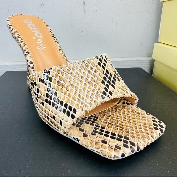 Tan snake skin heel - Picture 4 of 6